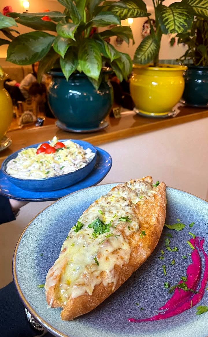 Panini gratiné servi chez Le Mexicain Akid Lotfi